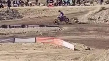 la saque muy barata: hablo el fotografo embestido durante el motocross