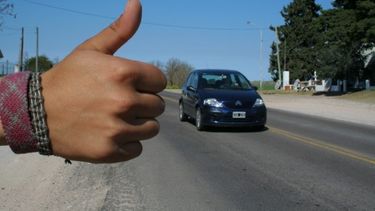 Con lo puesto, huyó de la violencia de su pareja y la hallaron en la ruta
