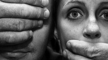 Policía: violencia institucional y doméstica