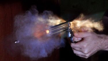 Un joven agente hirió con su arma a un hombre