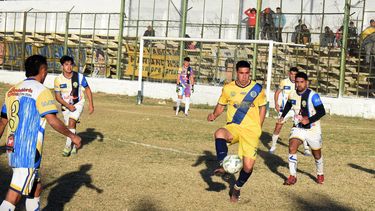 Goleador. Luis Seco marcó un doblete para clasificar a Poli a semis.