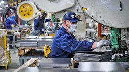 La economía en septiembre cayó un 0,3% respecto de agosto y marcó una baja interanual del 3,3%