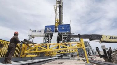 El Gobierno flexibilizó el cepo para empresas que inviertan en petróleo y gas