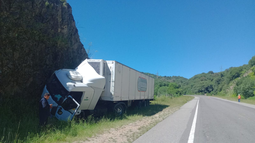 Siniestro vial en la Cuesta del Totoral: piden circular con extrema precaución Siniestro vial en la Cuesta del Totoral: piden circular con extrema precaución