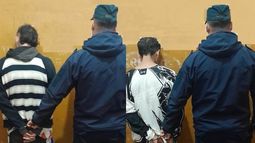 Detienen a dos hombres por realizar exhibiciones obscenas en la Plaza 25 de Mayo Detienen a dos hombres por realizar exhibiciones obscenas en la Plaza 25 de Mayo