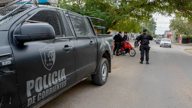 un policia  se disparo en los genitales cuando perseguia a dos ladrones