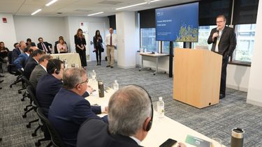 gobernadores norte grande visitaron la sede de amazon web services