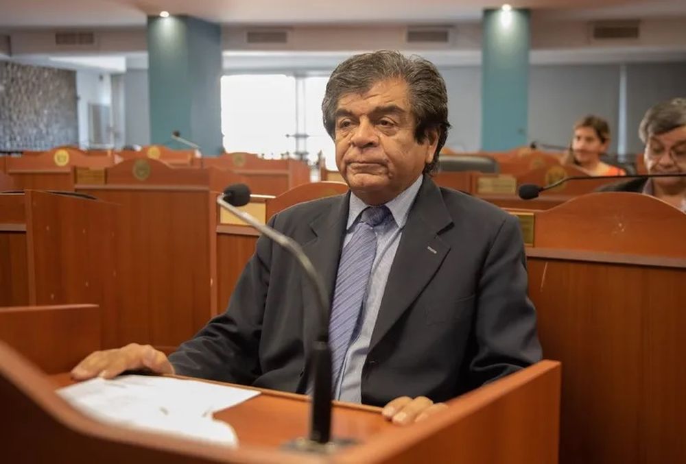 Senador. Oscar Vera.