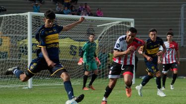 Empatados. Los elencos de Policial y Villa Cubas cerraron la fecha inicial con reparto de puntos.
