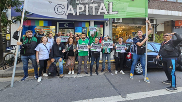 trabajadores de casa de catamarca en caba endurecen su reclamo y advierten con un paro