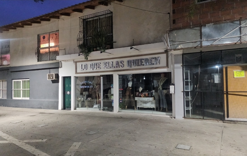 Local. Ubicado frente al EVEA.&nbsp;