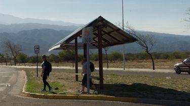 La golpeó, intentó abusarla y la abandonó en el Predio Ferial