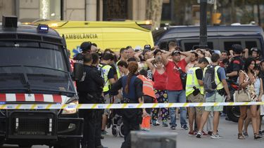 el barcelona envio toda la fuerza a las victimas y messi pidio un mundo de paz