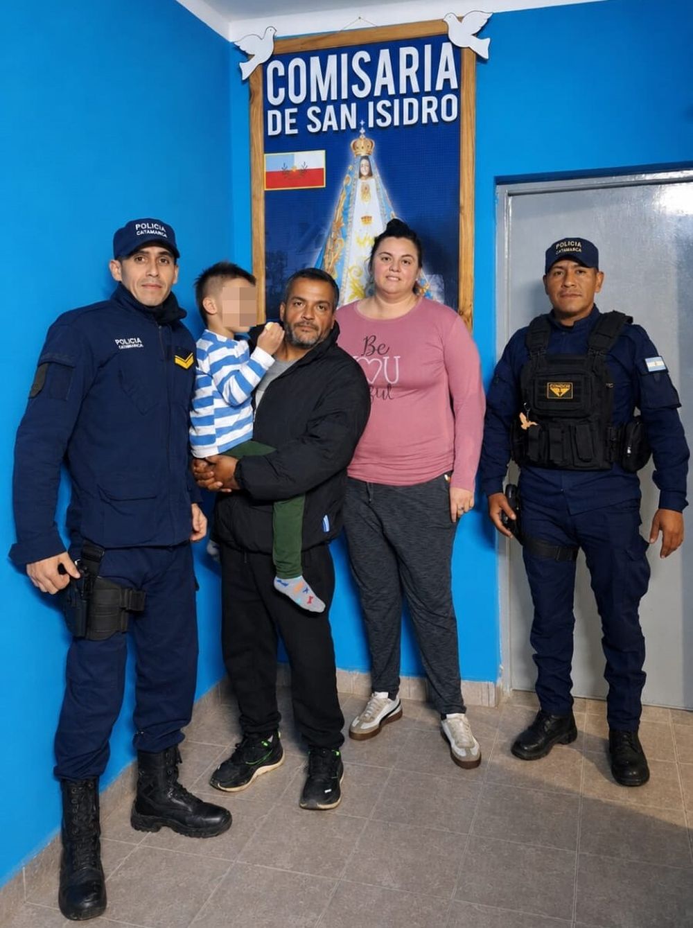 Intervención de dos efectivos en