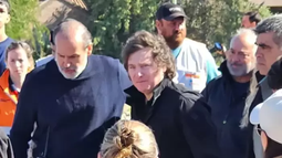 Vecinos de Bahía Blanca repudiaron el arribo de Milei: Vengan a escuchar, no a sacarse la fotito