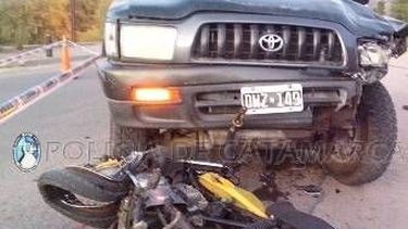 Fallece joven motociclista al chocar con una camioneta