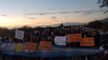 docentes realizaron un corte de ruta en saujil exigiendo la derogacion del nuevo regimen de coberturas