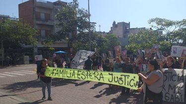 Manifestación frente a Casa de Gobierno por una víctima de accidente de tránsito