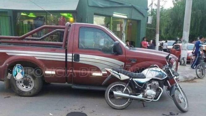 Septuagenario en moto murió tras chocar contra una camioneta
