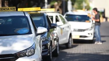 Taxis ya tienen aplicación oficial para competir contra UBER