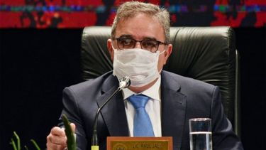 Por un caso positivo, el Gobernador fue hisopado y se aisló preventivamente