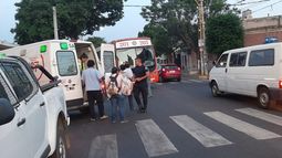 Chocaron un colectivo y una camioneta: una mujer resultó herida