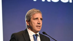 Incertidumbre. La persistencia de la crisis no respalda los augurios venturosos de Luis Caputo.