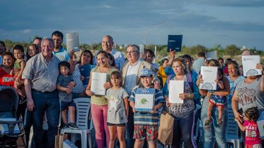 raul jalil entrego 60 nuevas viviendas en el loteo parque sur
