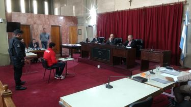 Ordenan traer por la fuerza pública a un oficial de Drogas Peligrosas