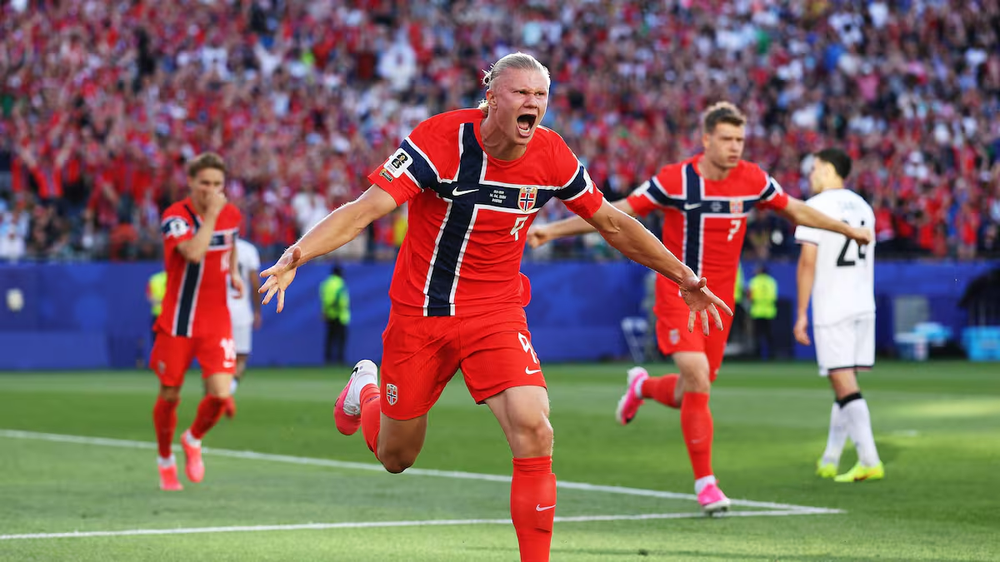 Haaland marcó por duplicado y Noruega redondeó un debut soñado