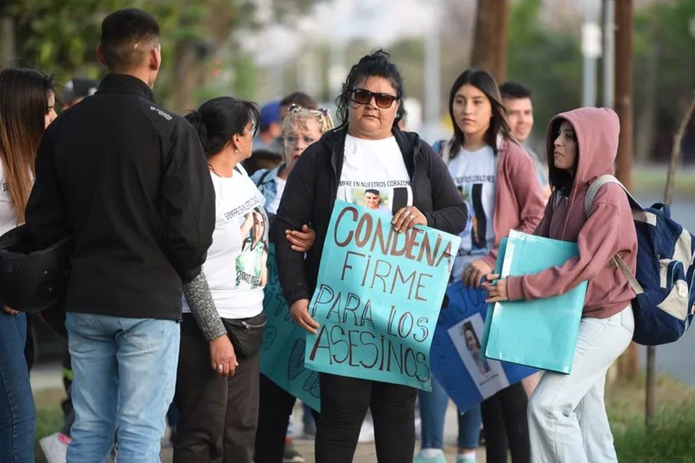 Madre. Ángela Isabel Herrera (centro) cree que Jorge Castro sí comprende la criminalidad del acto.