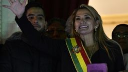 Áñez cruzó a Fernández: “No tiene la información correcta sobre Bolivia”
