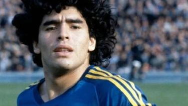boca presento su nueva camiseta recordando el titulo de maradona en el 81