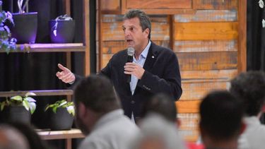 el ministerio de economia prepara medidas para la industria y el campo