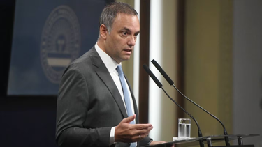 El Gobierno nacional analiza implementar un botón muteador en las conferencias de prensa de Manuel Adorni