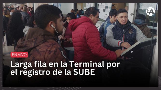 Larga fila en la Terminal por el registro de la SUBE
