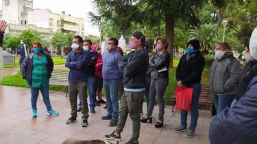 cuarenta trabajadores suspendidos de artex se manifestaron en casa de gobierno