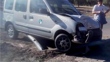 Chocó contra un poste del alumbrado público