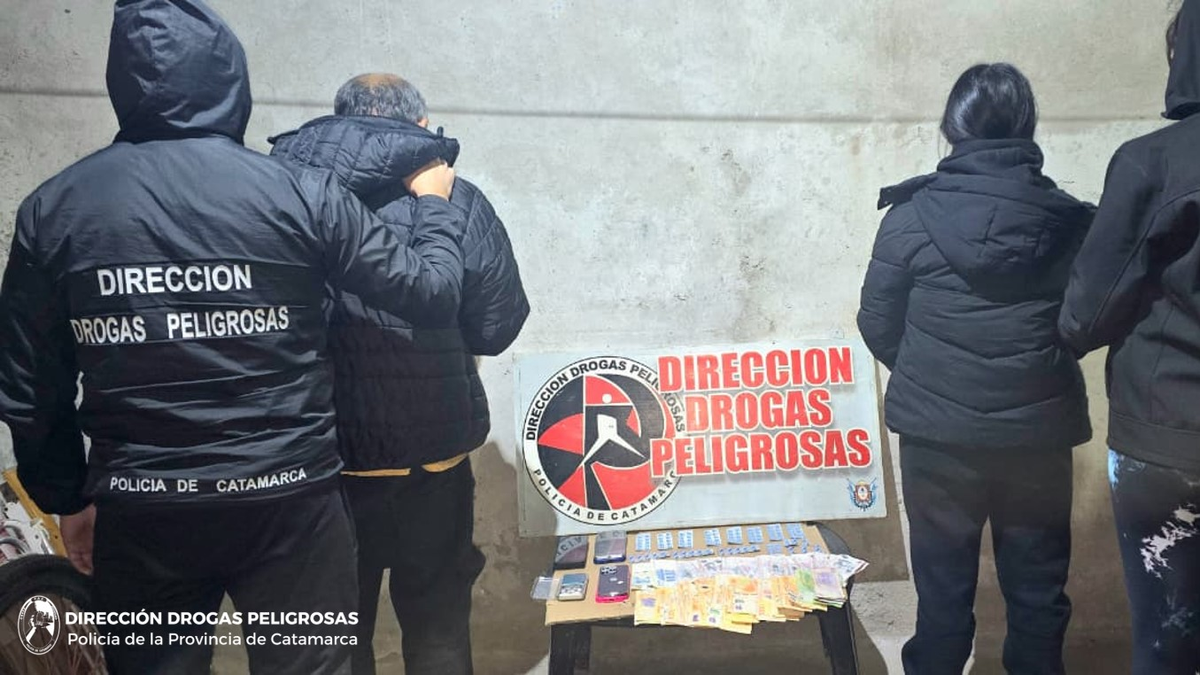 Tres detenidos tras un allanamiento por narcomenudeo en el norte de la Capital