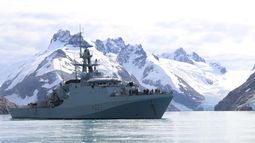 La travesía del HMS Medway: geopolítica, fútbol y la sombra inexorable de Malvinas