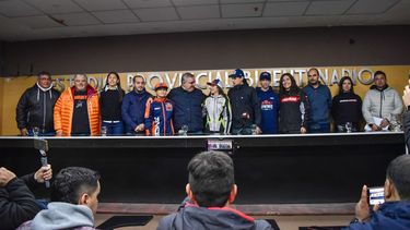 presentaron el motocross del poncho
