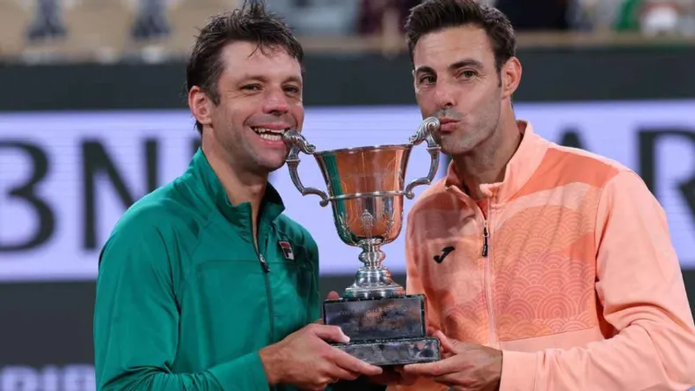 El argentino Horacio Zeballos se consagró campeón de Roland Garros en dobles junto al español Marcel Granollers