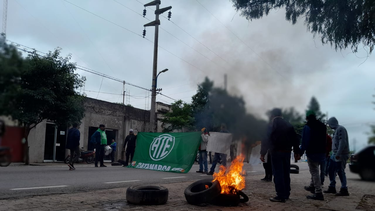 municipales de santa rosa realizaron un corte en la ruta 64