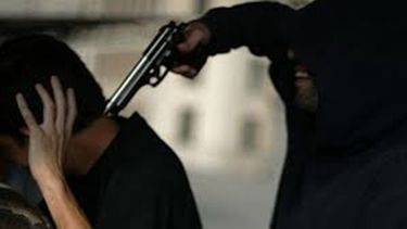 Lo amenazaron con cuchillo para robarle