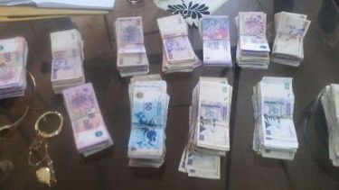 Le robó los ahorros en dólares, pesos y joyas a su abuela de 84