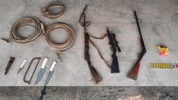 Allanaron un inmueble por un supuesto caso de abigeato y secuestraron carne, armas y nueve vacunos