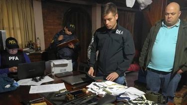 Nueve personas detenidas al desbaratarse célula paramilitar