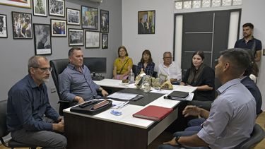 Fidel Sáenz, ministro de Vivienda y Urbanización, y Alberto Barrionuevo, administrador del IPV.&nbsp;