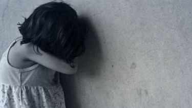 Una jueza obligó a una nena a ir con su mamá golpeadora