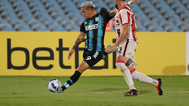 agonico triunfo de racing en su debut copero